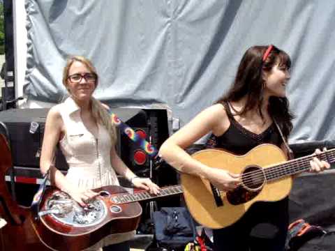 Larkin Poe (The Lovell Sisters) Song: 