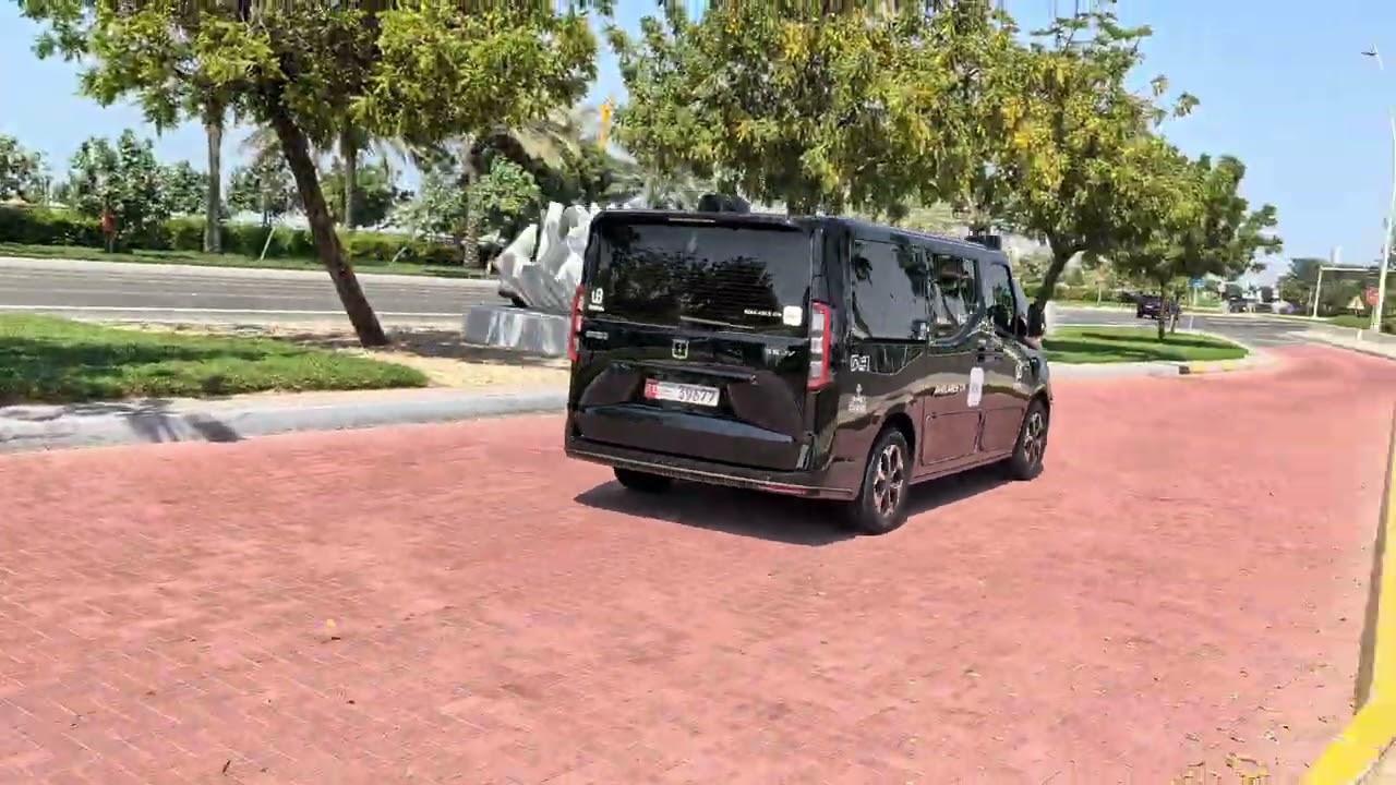 自動運転タクシー「GXR」が走り始める