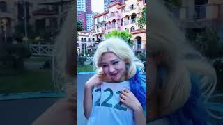 哈莉·奎因被乌贼抓住了