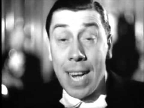 Fernandel en 1936 - Il chante "Célestine" sur scène