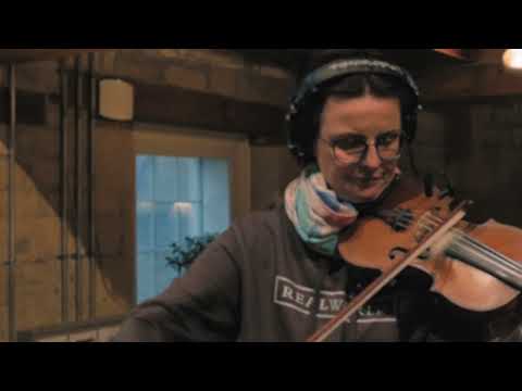 Blazin' Fiddles perform 'The Windmill' live from Real World Studios