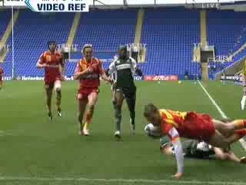 Paul Hodgson try saving tackle against Perpignan