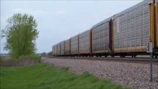 preview picture of video 'CNW 8646 / CNW 8701 East - DeKalb, Illinois on 5-11-2014'