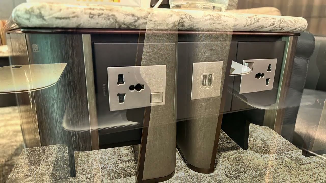Singapore Airlines SilverKris First Class Lounge thumbnail