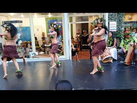 Show de la troupe HOTU RAU ORI à la fête de la musique devant la délégation de la Polynésie Français