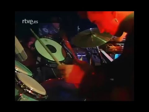 Golpes Bajos "No Mires A Los Ojos De La Gente" Sonido Estudio [1983]