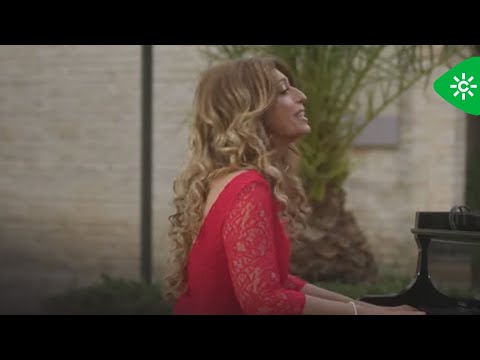 Desde Jerez, con flores a Lola | La mítica copla "A tu vera", al piano Rosario 'La Reina Gitana'