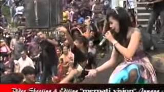 Download lagu Goyang dumang Dwi Ratna NEW PALAPA mp3