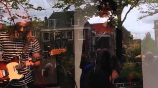 Go Back To The Zoo - (I Just Wanna) Milkshake (live at V&amp;D, Leiden)