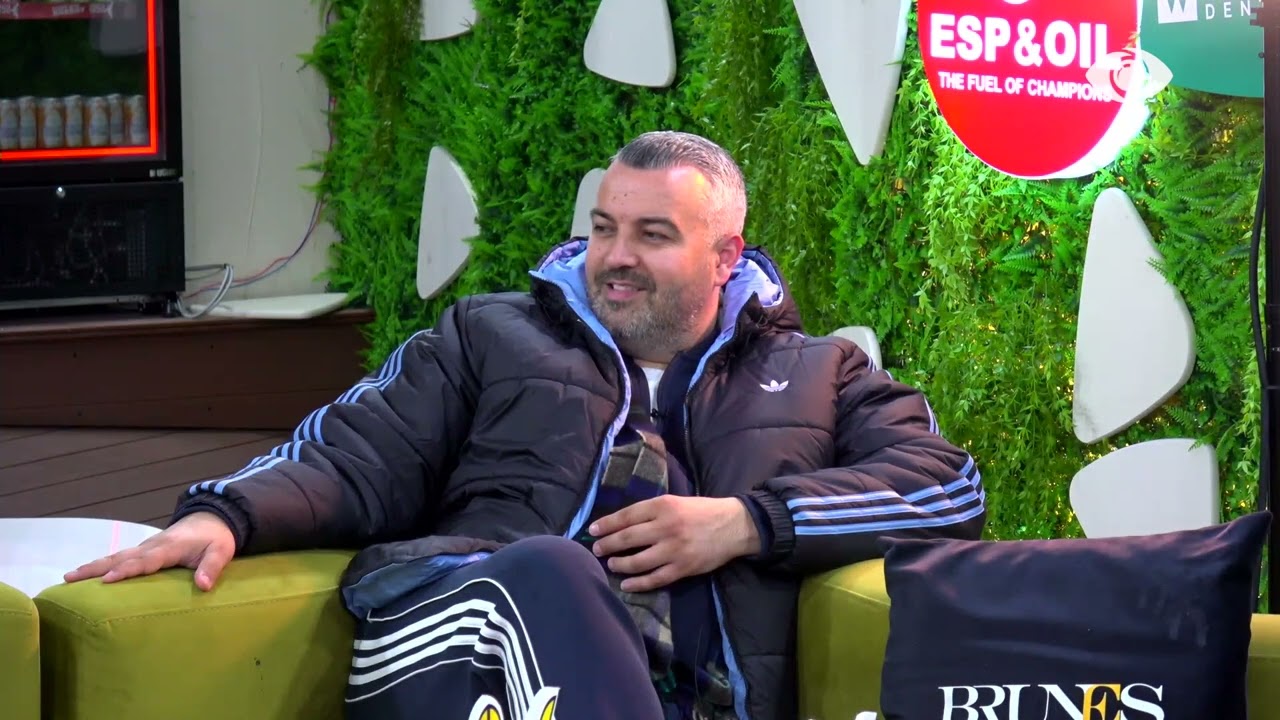 Shëndriti arrin të gjejë fjalën e fundit pasi futet në pishinë