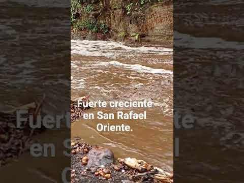 Primera fuerte tormenta y creciente de este invierno en San Rafael Oriente, San Miguel.