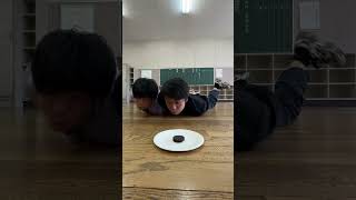 イモムシ競走で先にお菓子食べた方が勝ち🍪🏆
