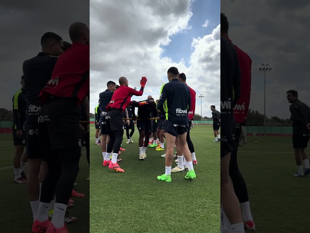 Vídeo relacionado con Kit regalo personalizado para aficionados del Mallorca | Taza personalizada Ser del Mallorca mola un huevo + Caramelos divertidos + Pulsera sorpresa | Regalo para Mallorquines, fútbol, Navidad
