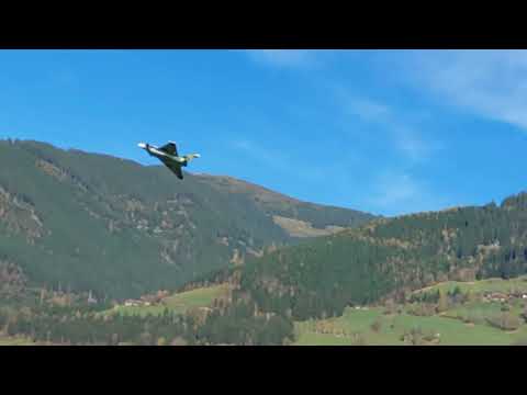 Vorbei und senkrechten Steigflug Eurofighter in Piesendorf