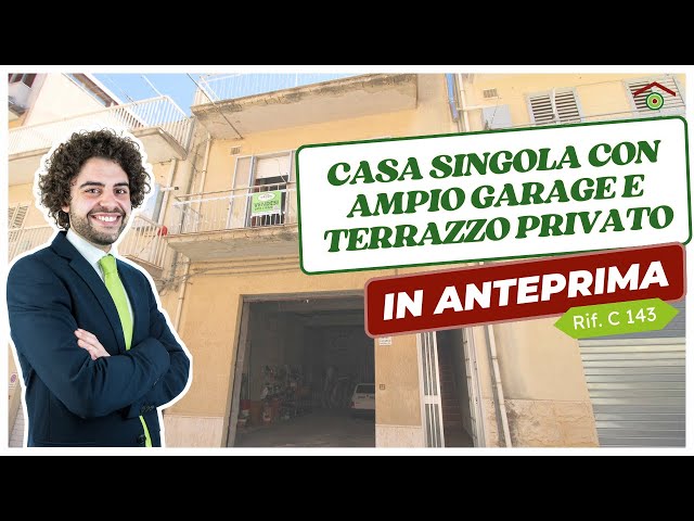 Cerchi una Casa con un grande Garage? Scopri questa Casa Singola con Terrazzo
