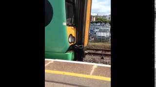 preview picture of video 'Southern Reigion EMUs at Three Bridges and Haywards Heath'