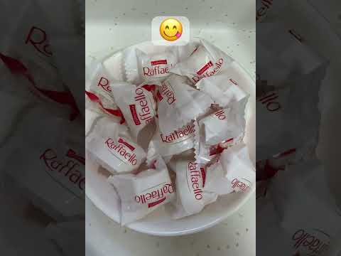 Spherical coconut-almond truffle #rafaello #ferrero #asmrsounds #satisfying #trendingshorts