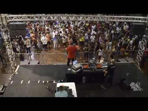 EU AMO BAILE CHARME - DIA DO BEIJO (Video Oficial)