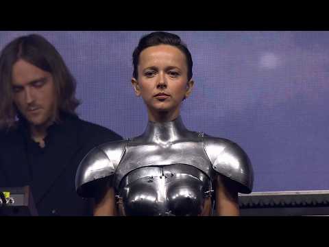 Brodka WAWA: Brodka - Sierpień (Official Live Video)