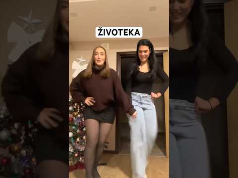 Ovo se retko danas vidi, neocekivano kolo u kuci #kolo #uzivo #veselje #shorts