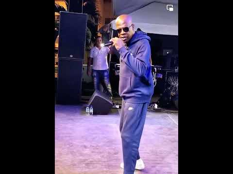 Dans Tes Yeux-Luc Leandry backed up by First Serenade Band