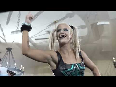 Becca v Davienne - GRIND