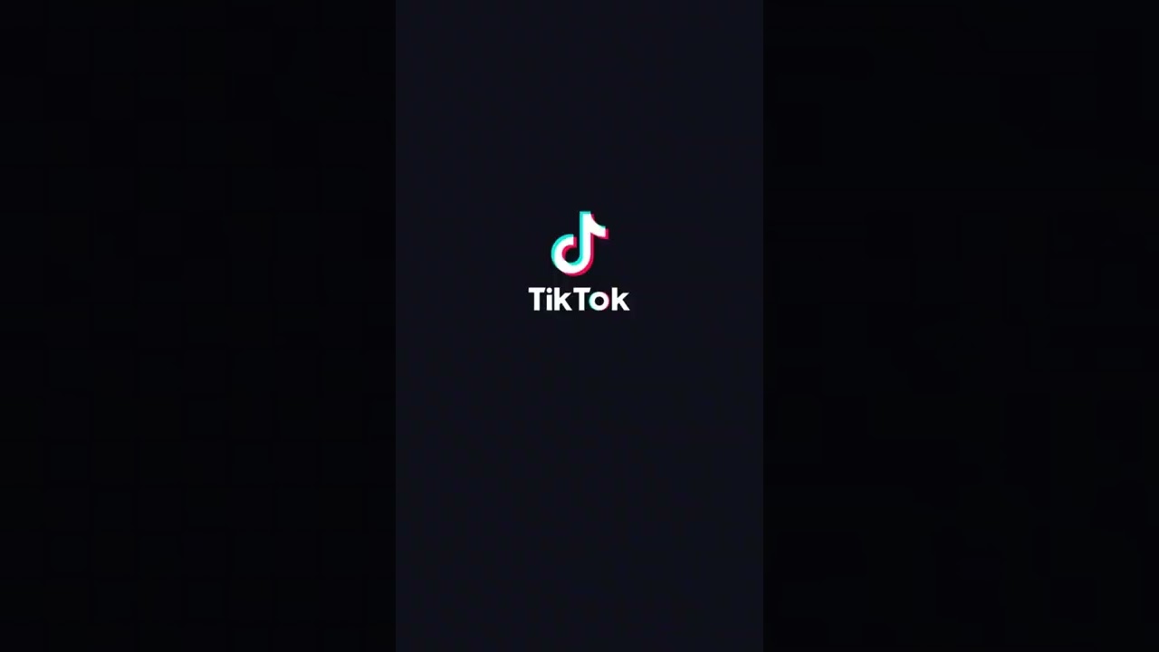 dziewczyna w czerwonych spodniach i czarnej kurtce skurzanej tańczy