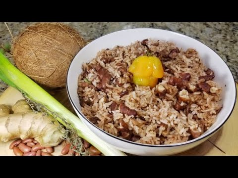 HOW TO MAKE RICE AND PEAS || HOMEMADE COCONUT MILK || JAMAICAN STYLE || SHAREY'S KITCHEN