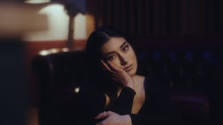 Musik-Video-Miniaturansicht zu Du liebst nur dich selbst Songtext von Elif