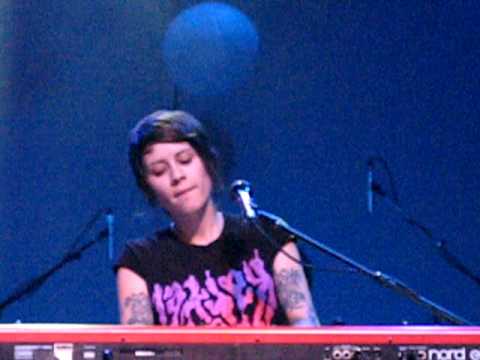 12/18 Tegan & Sara - Love Type Thing @ #2 The Fonda, Los Angeles, CA 10/17/08