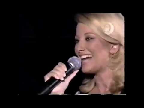 Ana Cirré - Querido jefe -  Al Ritmo de la Noche (TV Show 1999)