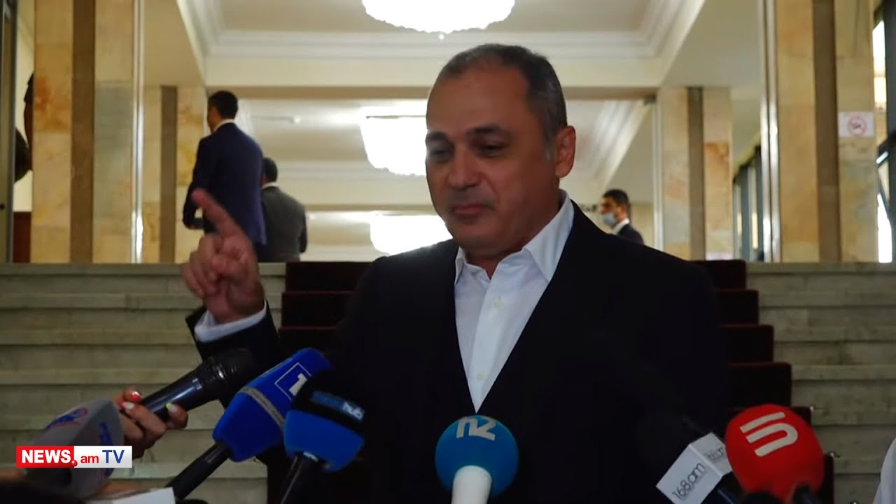 «Երալաշն» ա, խաչակնքվում ենք, գնանք նիստին. Վահե Հակոբյանը կատակեց