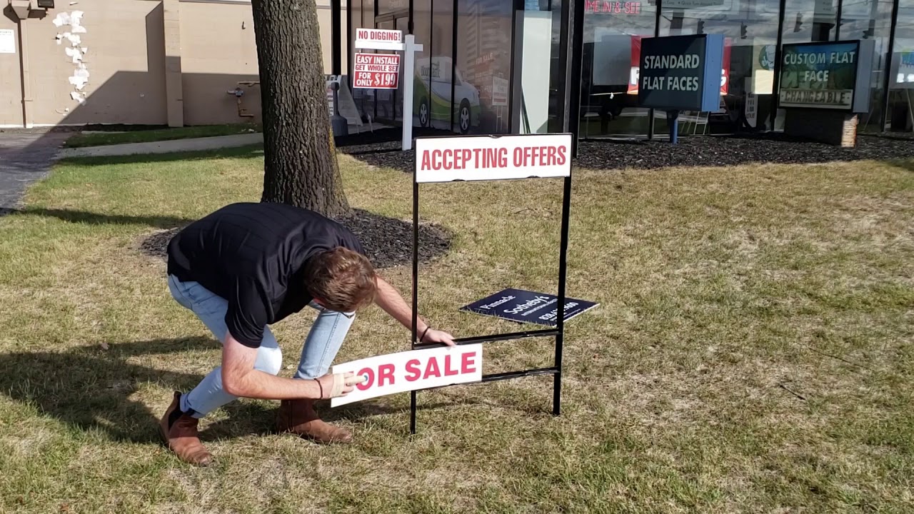 Chase Installing Real Estate Sign & Riders