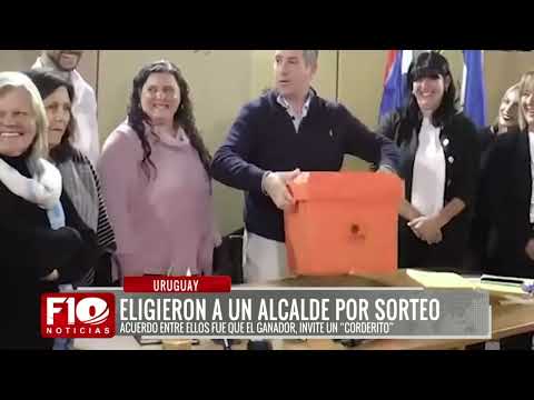 Cada uno obtuvo 857 votos, colocaron dos sobres en una urna, que fue agitada y así eligieron
