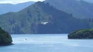 preview picture of video 'Seaplane take off in Picton, New Zealand'