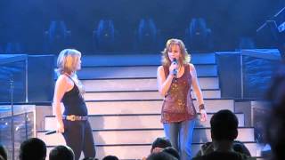 Kelly Clarkson &amp; Reba - Sleeping with the Telephone - Jonesboro