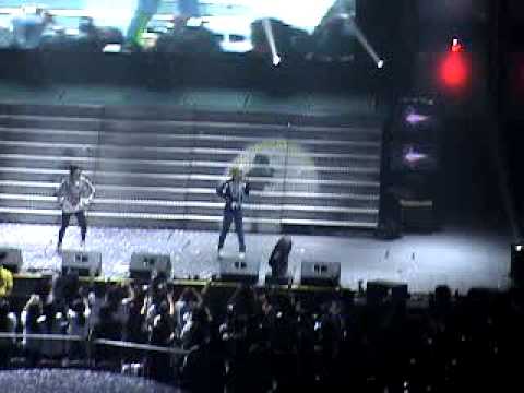 110604 [fancam] please don't go  2NE1 _the party@araneta