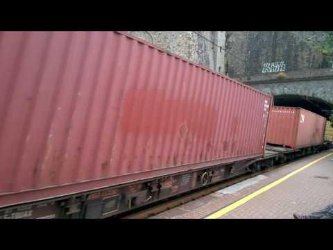 TRENO MERCI IN TRANSITO A RIOMAGGORE