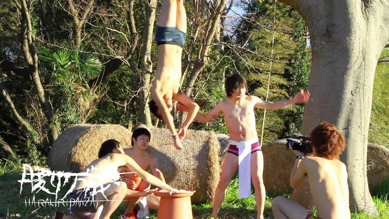 人間餅つき　Rice cake miking - 腹切万歳 -