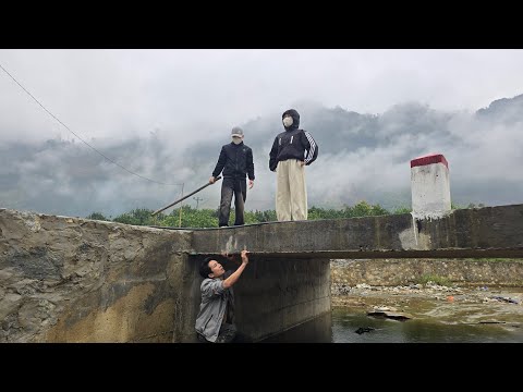 The suspicious appearance of a group of strangers – are Nam and Tieu Sa in danger?