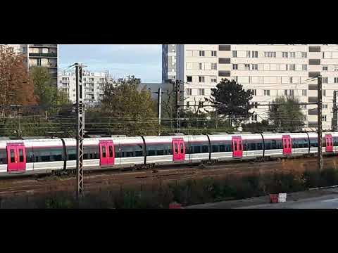 arrival of suburban train Z50000 overtaking Bombardier AGC and crossing with another Z50000