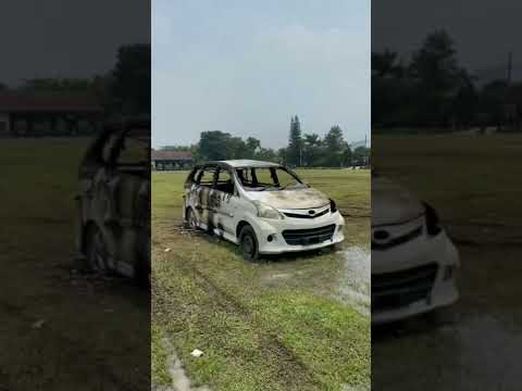 Mobil Avanza meledak