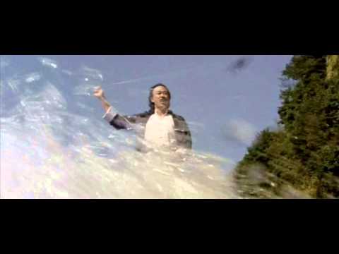 Kung Pow! Enter the Fist: Swinging the chains.