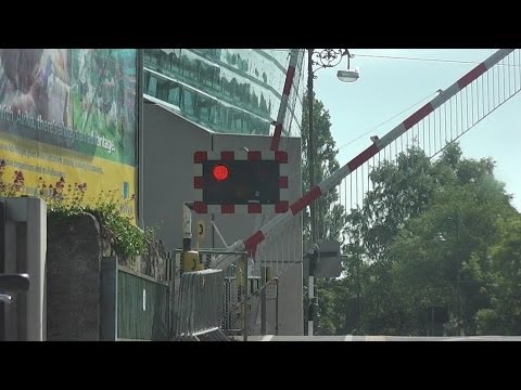 Level Crossing at Lansdowne Road - 29000 and 8520 Class Trains