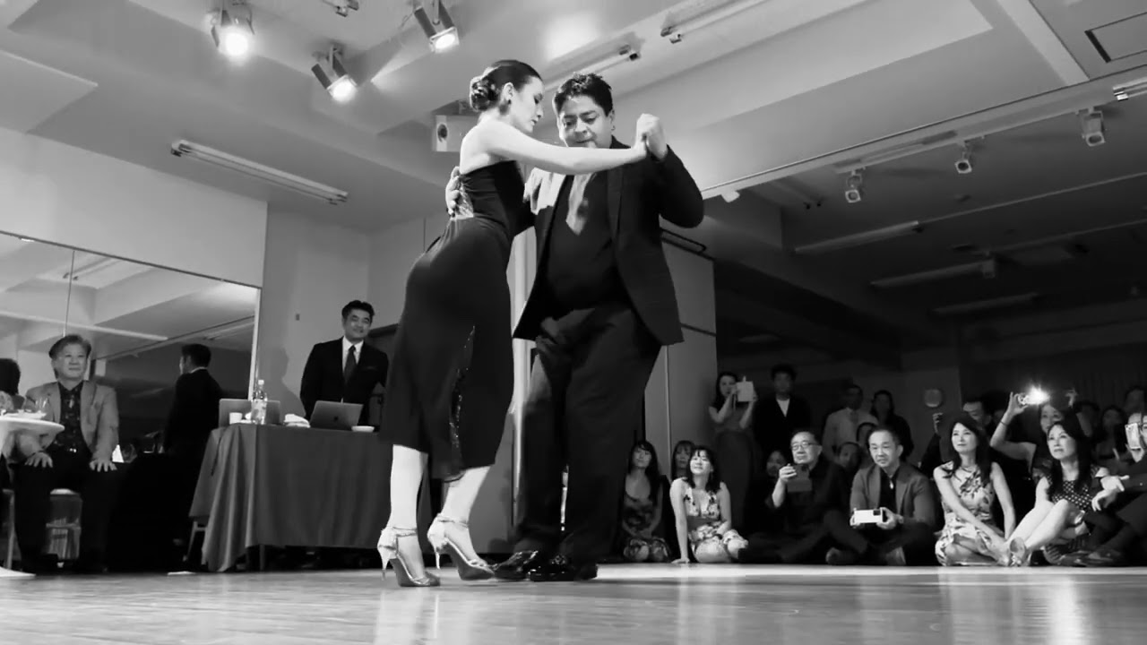 Video thumbnail for Carlitos Espinoza and Agustina Piaggio. Vals 4/4. (Juan D'Arienzo- Flor Del Mal) @Tangostories