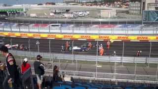 Смотреть онлайн Массовая авария на гонках Формулы 1 в Сочи 2014