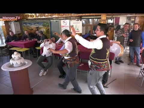 Davulcu Emre ve Ercan Bilgin Kardeşler'den oyun havası - Havuzlu kahveye davulcular gelmiş