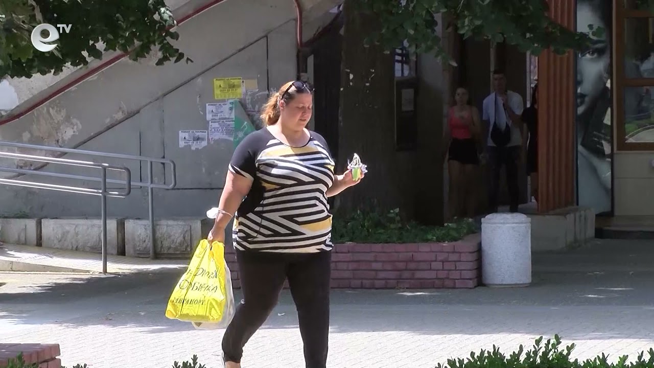Шадраванът в центъра на Хасково спасява хората от жегата
