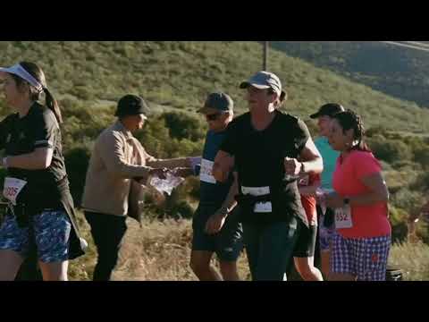 Oudtshoorn Courant en Group Editors bring die gees by Meiringspoort-marathon!