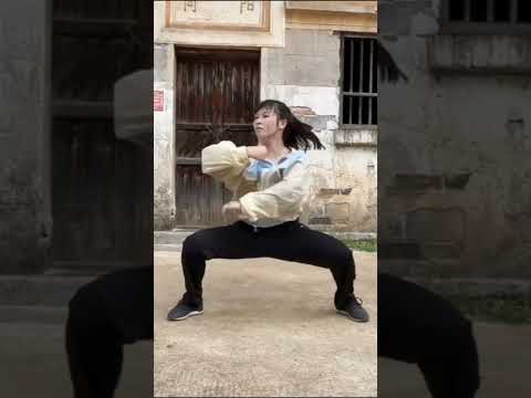 Female demonstrates the Tai ji kungfu #shorts